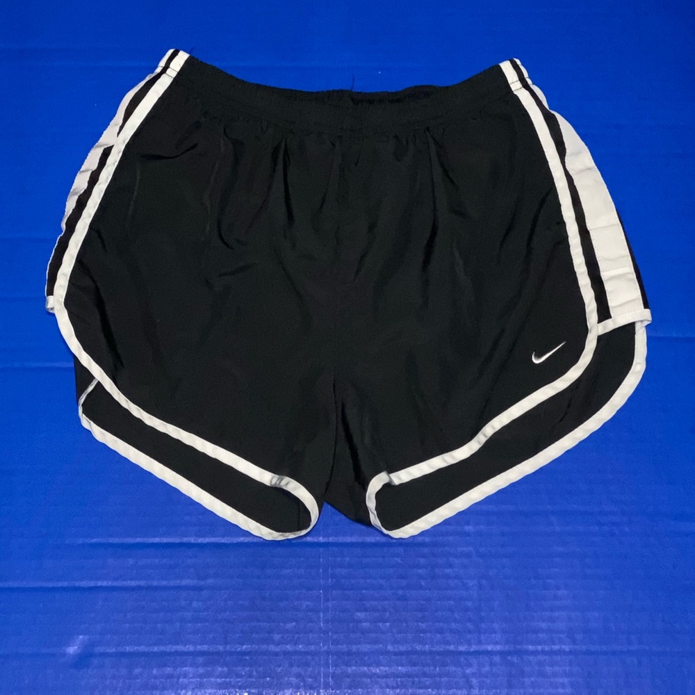 Black nike shorts